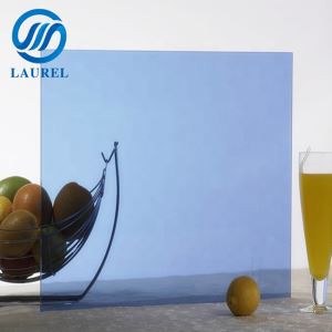 Toonitud happega söövitatud klaas